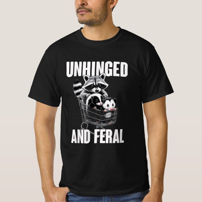 Camiseta Humor Unhinged And Feral Raccoon Cowboy Trash  (Anverso)
