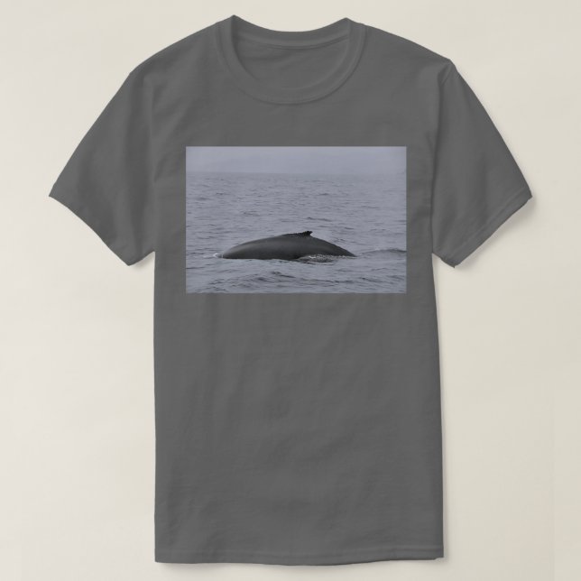 Camiseta Humpback sale del agua (Diseño del anverso)