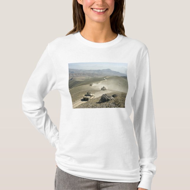 Camiseta Humvees recorre caminos montañosos escarpados (Anverso)