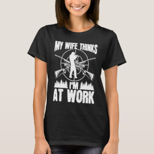 Camiseta Hunter Wife piensa que estoy trabajando en Deer Hu