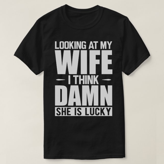 Camiseta Hus Mirando a mi esposa dam ella tiene suerte w (Diseño del anverso)