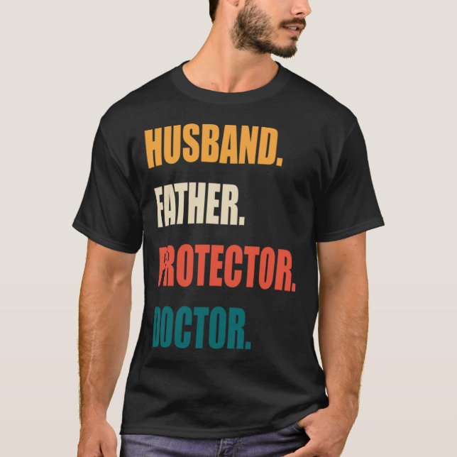 Camiseta Husband Father Protector Doctor (Anverso)