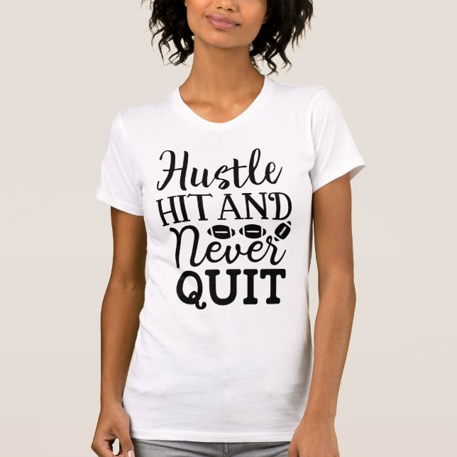 Camiseta Hustle Hit and Never Quit American Football Quote (Anverso)