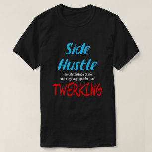 Camiseta Hustle lateral frente a la Uniforme de texto azul 