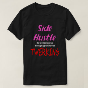 Camiseta Hustle lateral frente a la Uniforme de texto rosad