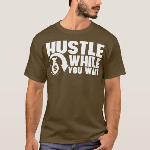 Camiseta Hustle mientras espera a Hustler, Director Ejecuti