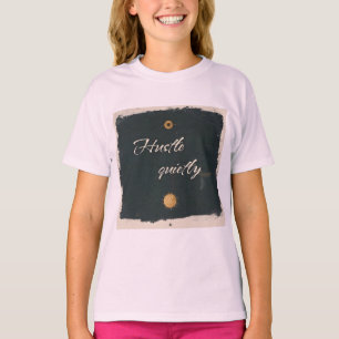 Camiseta Hustle Quietamente - Minimalista Cita Motivacional