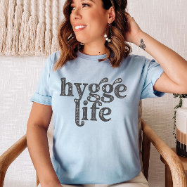 Camiseta Hygge Life Tipografía Nórdica Danesa Cosmos Vibes
