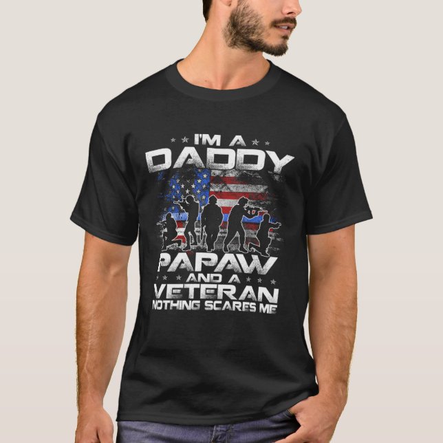Camiseta I Am A Daddy A Papaw And A Veteran Nothing Scares  (Anverso)