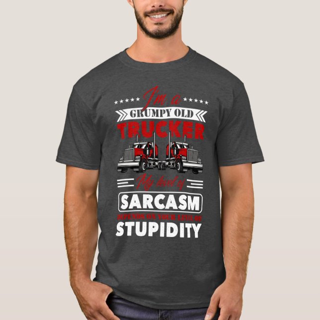 Camiseta I am a grumpy old trucker my level of sarcasm depe (Anverso)