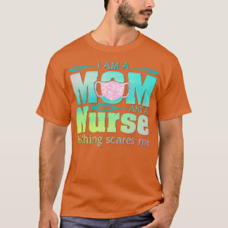 Camiseta I Am A Mom And A Nurse Nothing Scares Me