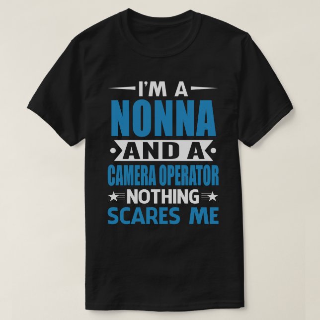 Camiseta I Am A NONNA And A Camera Operator Nothing Scares  (Diseño del anverso)