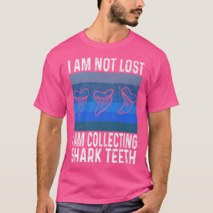 Camiseta I am not lost I am collecting Shark TeethT-Shirt