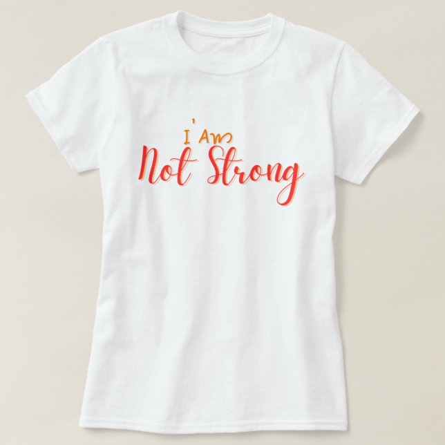 Camiseta I Am Not Strong – Bold Hand Lettering Quote (Diseño del anverso)