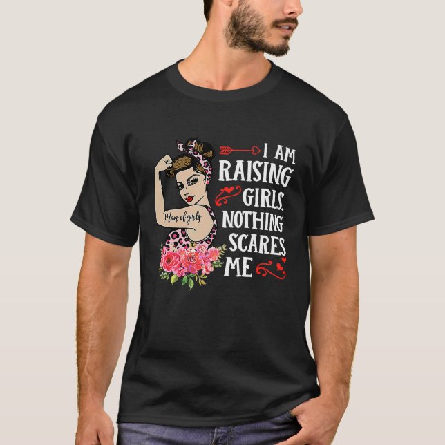 Camiseta I Am Raising Girls Mom Life Rosie The Riveter Moth (Anverso)
