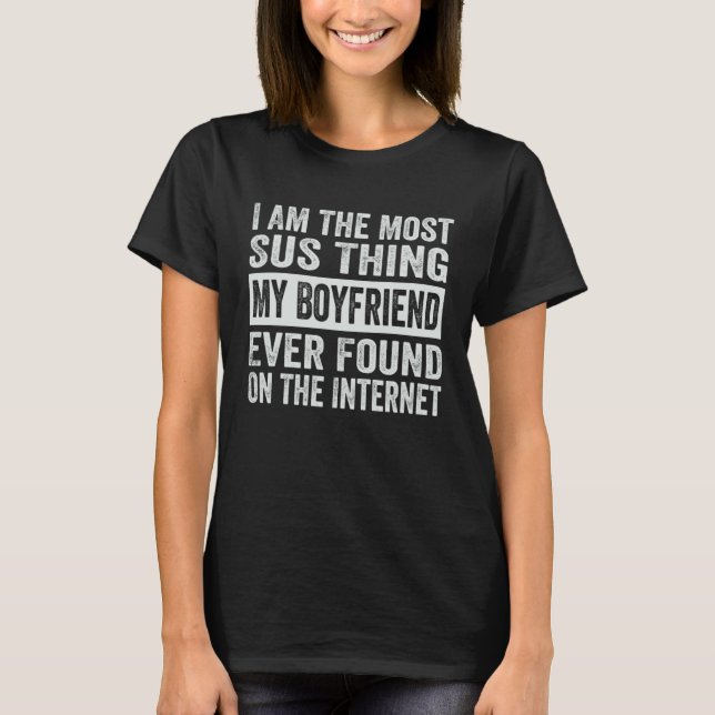 Camiseta I Am The Most Sus Thing My Boyfriend Ever Found    (Anverso)