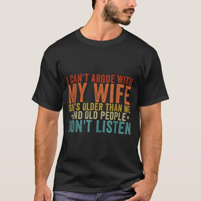 Camiseta I Can't Argue With My Wife She's Older Than Me  (Anverso)