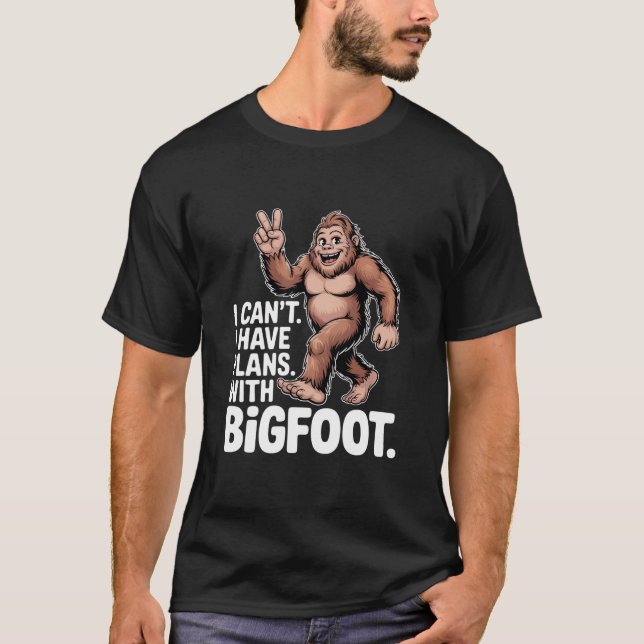 Camiseta I Can't I Have Plans With Bigfoot Funny Sasquatch  (Anverso)