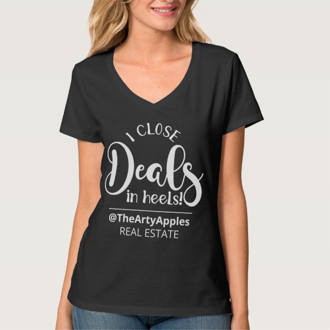 Camiseta I close deals in heels real estate agent girl boss (Anverso)
