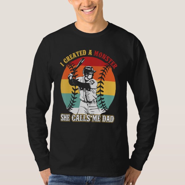 Camiseta I Created A Monster She Calls Me Dad Baseball Daug (Anverso)