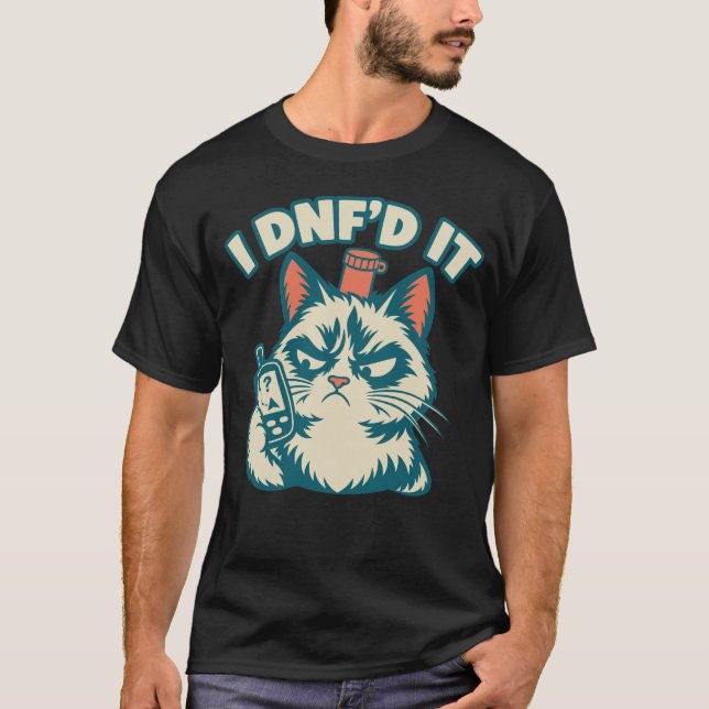 Camiseta I DNF’d It Again – Grumpy feline Geocaching Humor (Anverso)