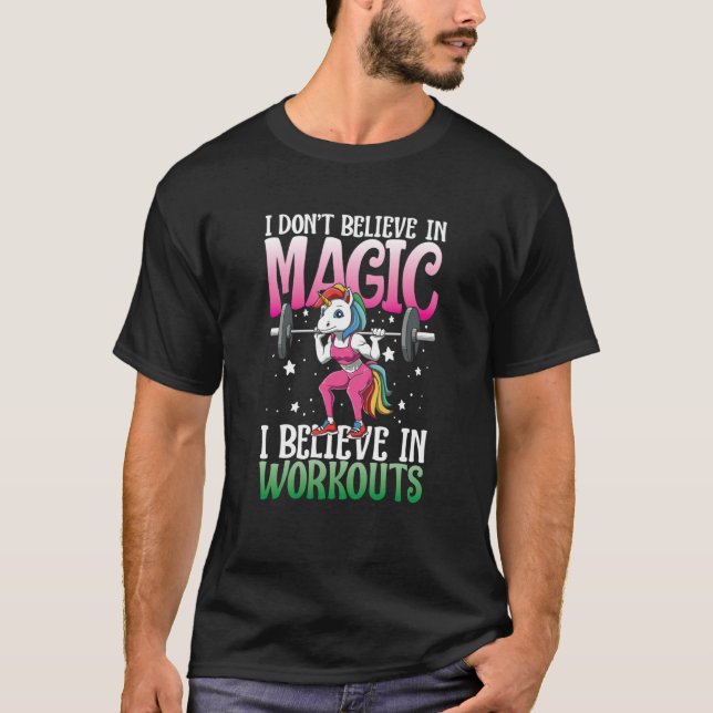Camiseta I Don't Believe In Magic I Believe In Workouts (Anverso)