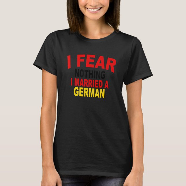 Camiseta I Fear Nothing I Married A German Apparel (Anverso)