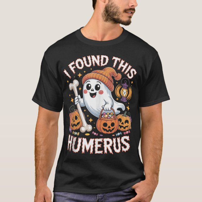 Camiseta I Found This Humerus Halloween Ghost Skeleton  (Anverso)