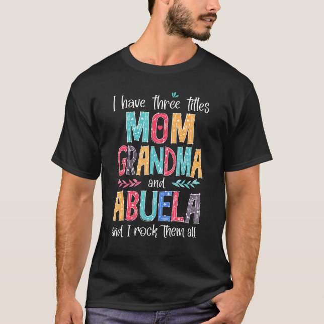 Camiseta I Have Three Titles Mom Grandma Abuela And I Rock  (Anverso)