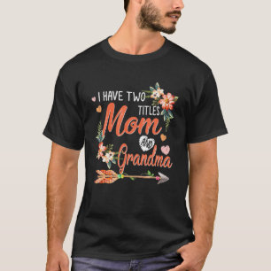 Camiseta I Have Two Titles Mom And Grandma Floral Proud Fam