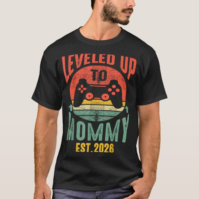 Camiseta I Leveled Up To Mommy 2026 Pregnancy Announcement  (Anverso)