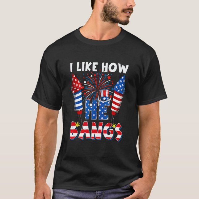 Camiseta I Like How He Bangs  Couple 4th Of July Firecracke (Anverso)