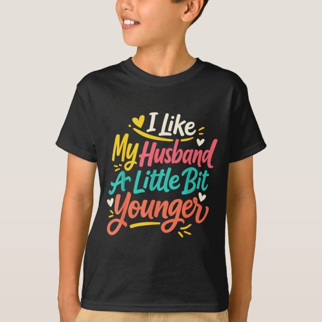 Camiseta I Like My Husband A Little Bit Younger Funny Women (Anverso)