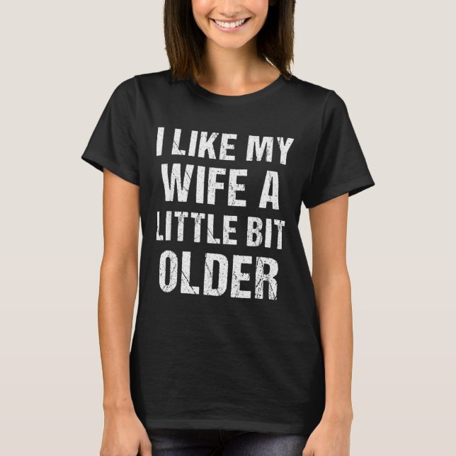 Camiseta I Like My Wife A Little Bit Older Funny Sarcastic  (Anverso)