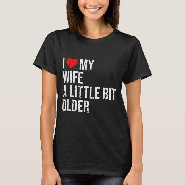 Camiseta I Like My Wife A Little Bit Older Funny Saying Mar (Anverso)