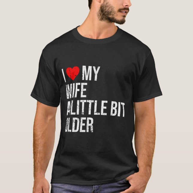 Camiseta I Like My Wife A Little Bit Older Funny Saying Mar (Anverso)