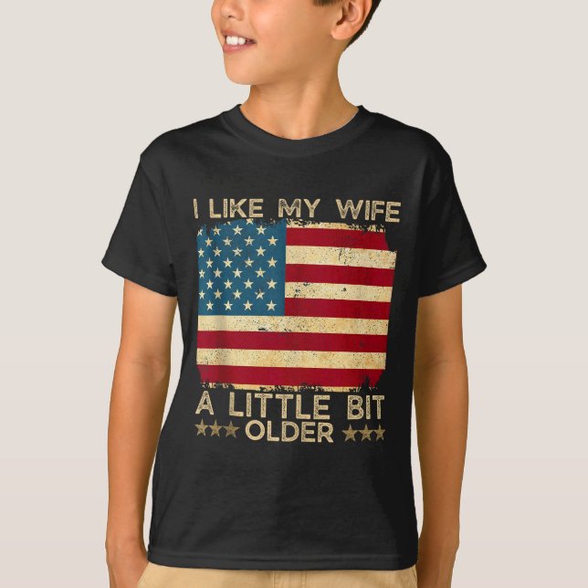 Camiseta I Like My Wife A Little Bit Older Funny Saying Wom (Anverso)