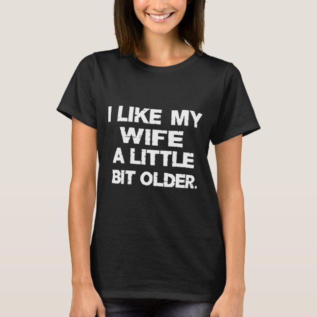 Camiseta I Like My Wife A Little Bit Older (on Back)  (Anverso)