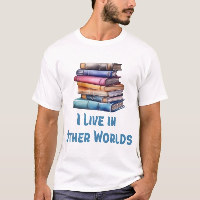 Camiseta I Live in Other Worlds - Book Lover (Anverso)