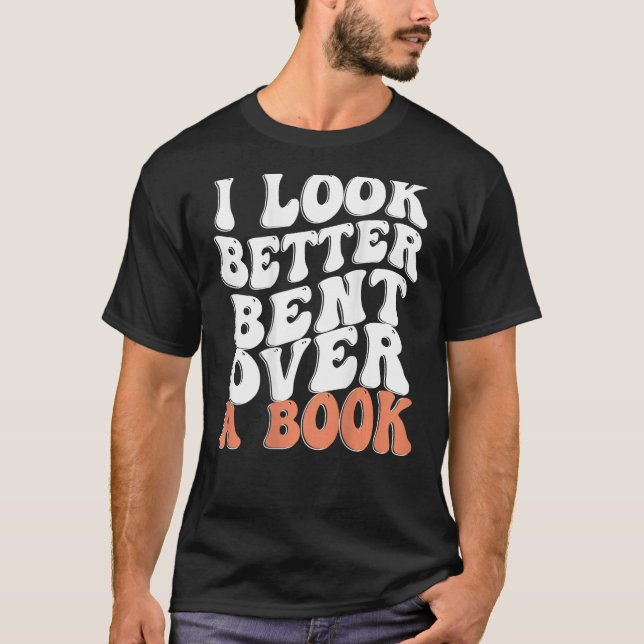 Camiseta I Look Better Bent Over A Book (Anverso)