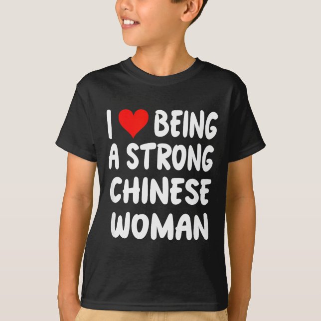 Camiseta I Love Being A Strong Chinese Woman - Heart - Chin (Anverso)