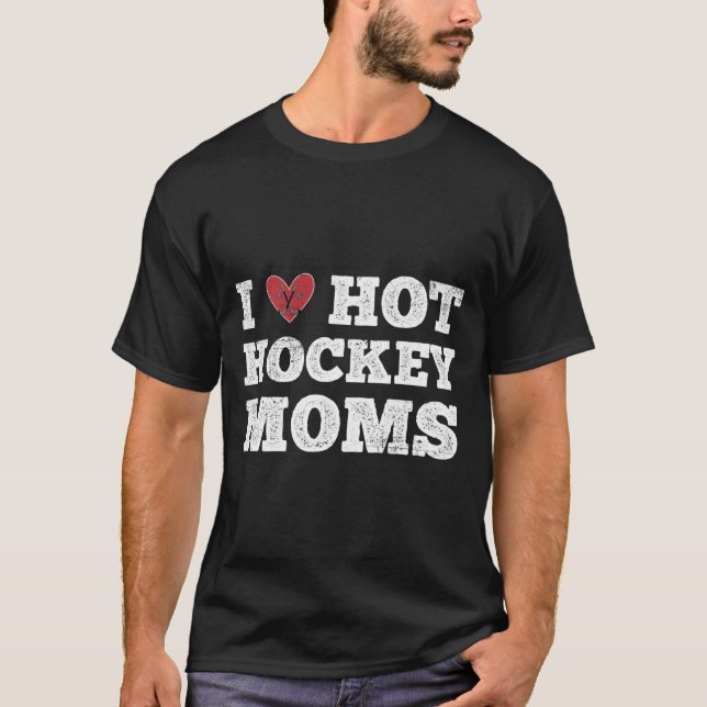 Camiseta I Love Hot Hockey Moms Distressed He (Anverso)