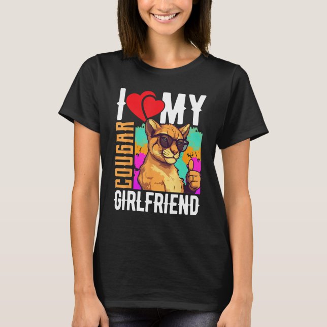 Camiseta I Love My Cougar Girlfriend   COUGAR (Anverso)