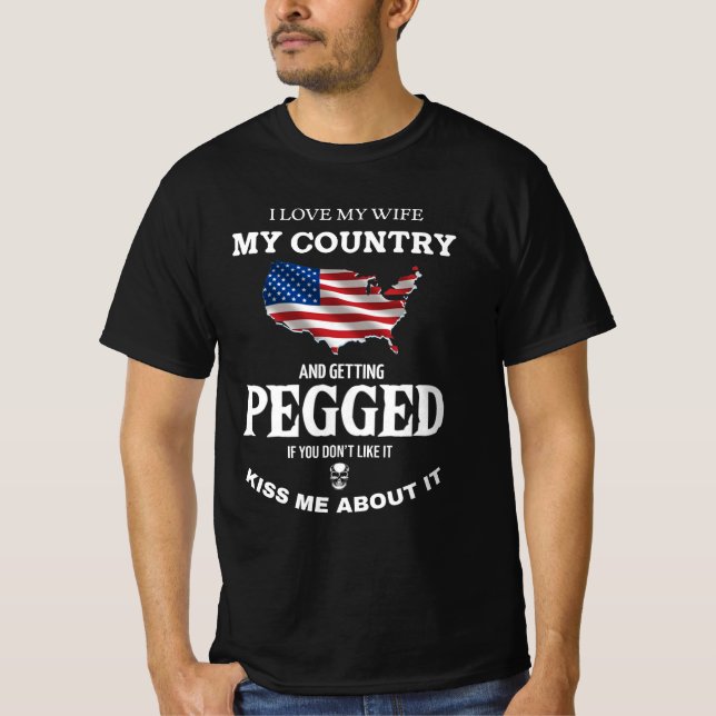 CAMISETA I LOVE MY WIFE MY COUNTRY AND GETTING PEGGED  (Anverso)