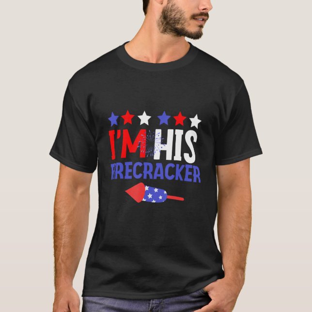 Camiseta I m His Firecracker Cute 4th Of July Couple (Anverso)