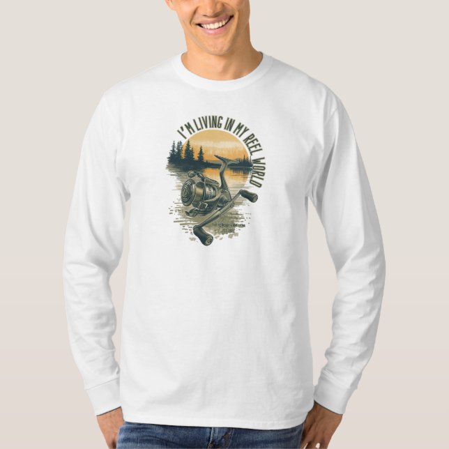 Camiseta I’m Living in My Reel World | Fishing lake  (Anverso)