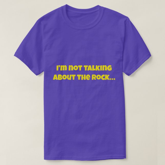 Camiseta I’m Not Talking About The Rock… Funny Meme (Diseño del anverso)