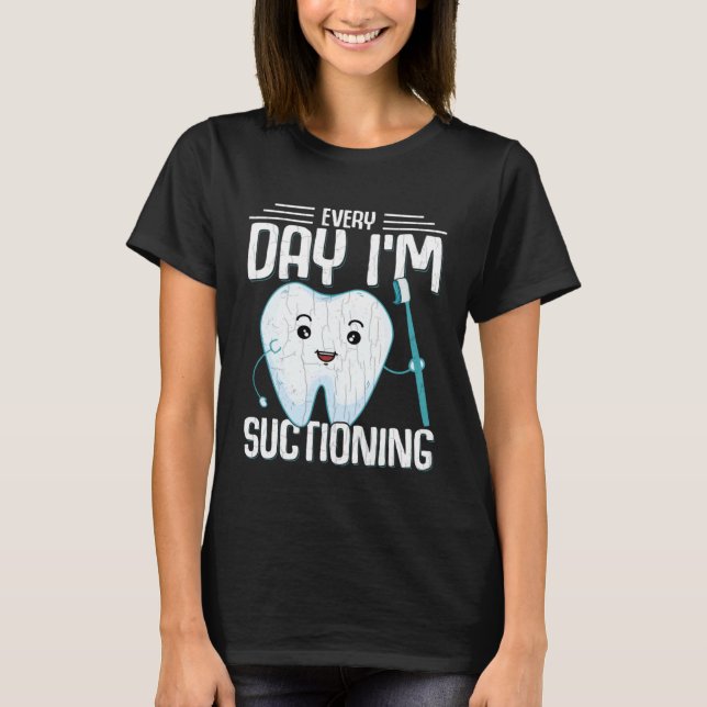 Camiseta I m Suctioning  Dentist Dental Orthodontist Graphi (Anverso)