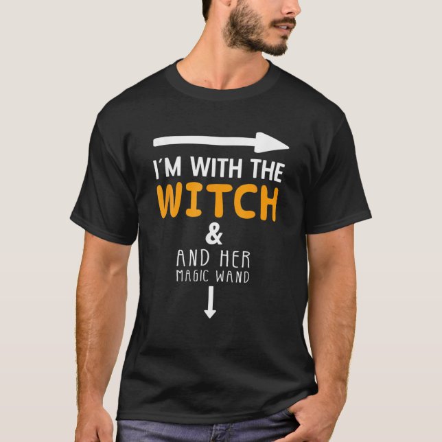 Camiseta I´M With The Witch | Couples Costume For Halloween (Anverso)