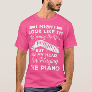 Camiseta I Might Look Like I'M Listening To You But In The